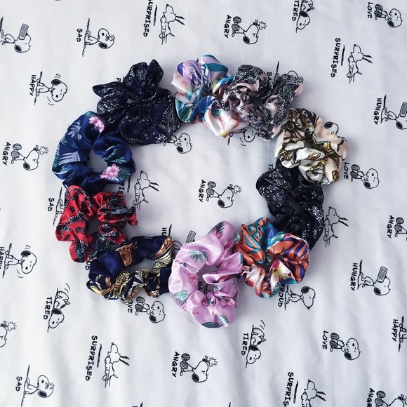 ☆FREE W $15+ PURCHASE☆ satin scrunchies - Picture 6 of 6